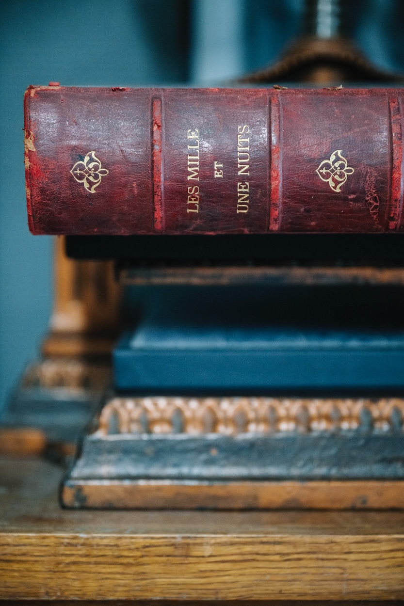 Les mille et une nuits - dos de livre à cinq nerfs et presse de relieur